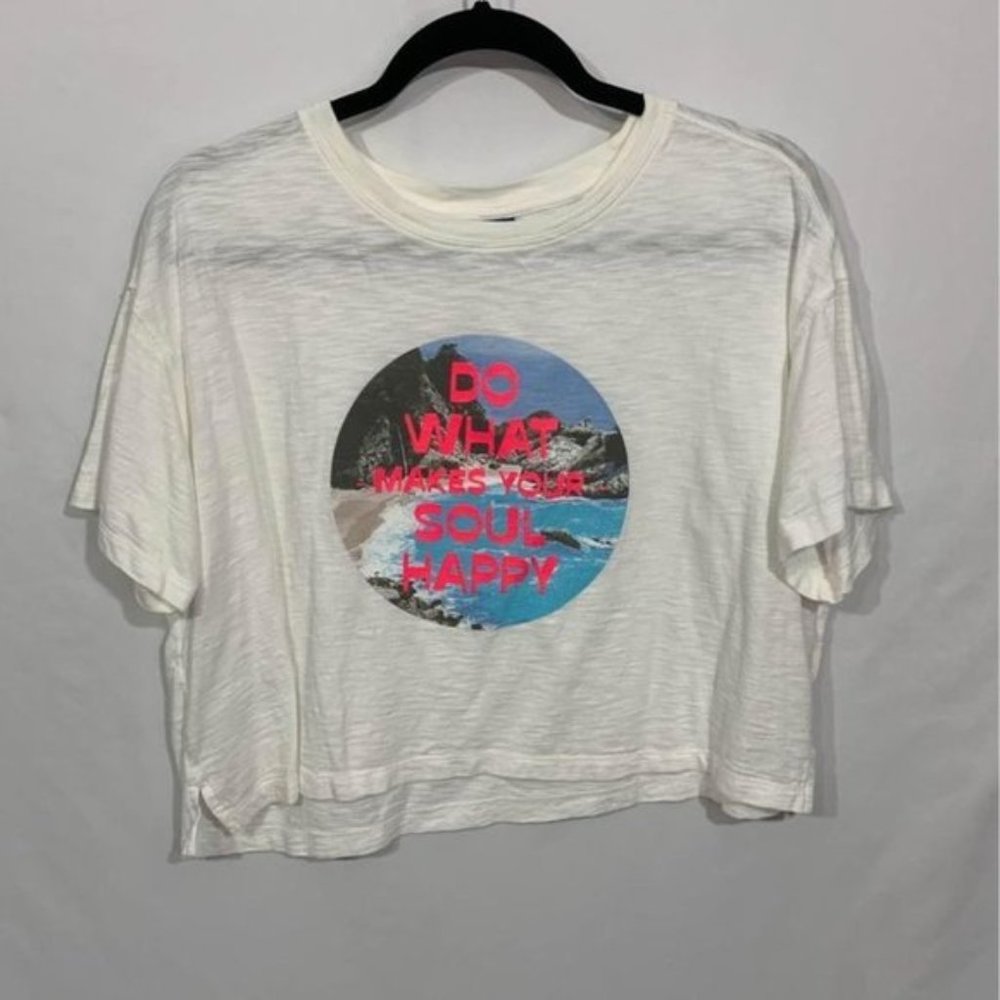 WOMANS cropped relaxed fit t-shirt.  Size medium. New!!